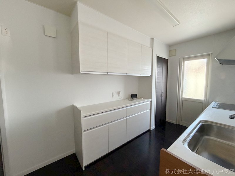 八戸市大字白銀町字栗沢道　中古戸建 内観写真（キッチン）
