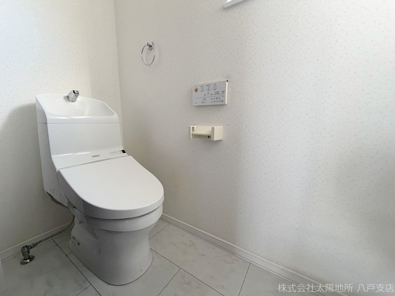 八戸市大字白銀町字栗沢道　中古戸建 内観写真（トイレ）