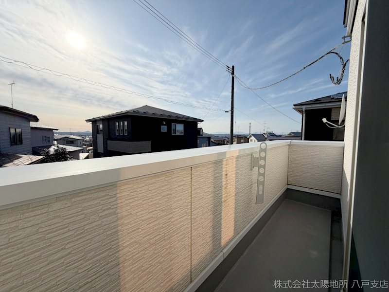 八戸市大字白銀町字栗沢道　中古戸建 現地写真（バルコニー）