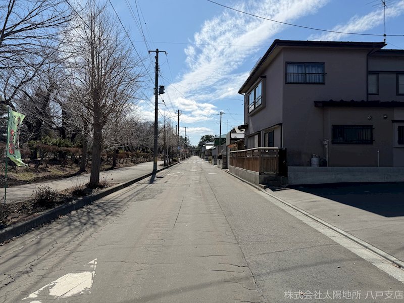 八戸市多賀台3丁目　A棟 現地写真（前面道路含む現地写真）