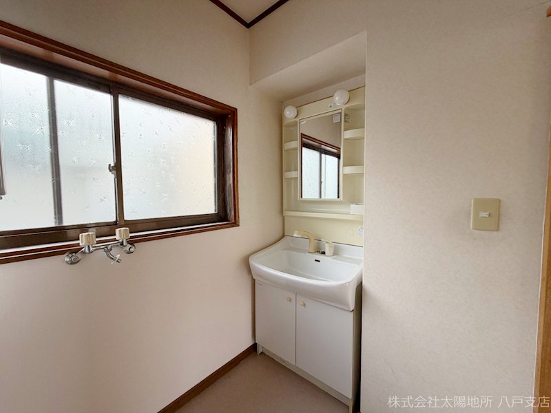 八戸市類家5丁目　中古戸建 内観写真（洗面台・洗面所）