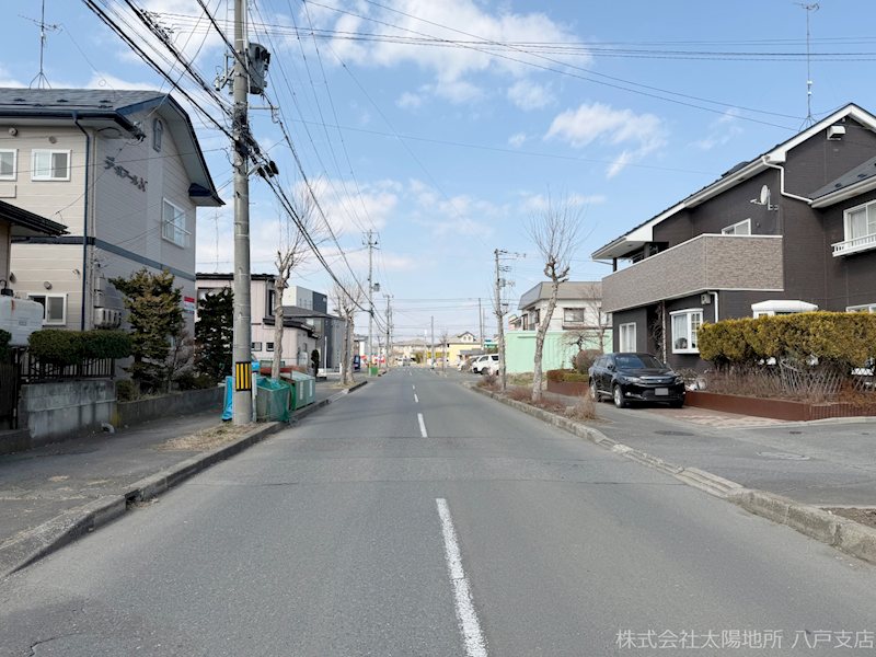 八戸市類家5丁目　中古戸建 現地写真（前面道路含む現地写真）