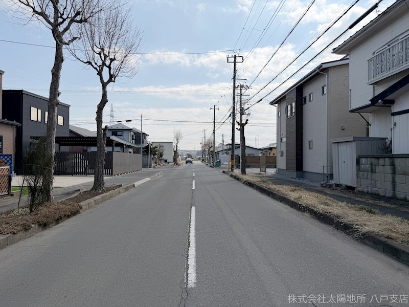八戸市類家5丁目　中古戸建 現地写真（前面道路含む現地写真）