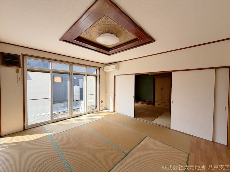 八戸市類家5丁目　中古戸建 内観写真（リビング以外の居室）