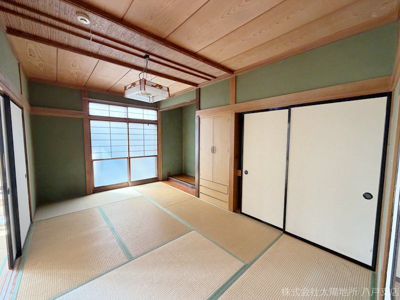 八戸市類家5丁目　中古戸建 内観写真（リビング以外の居室）