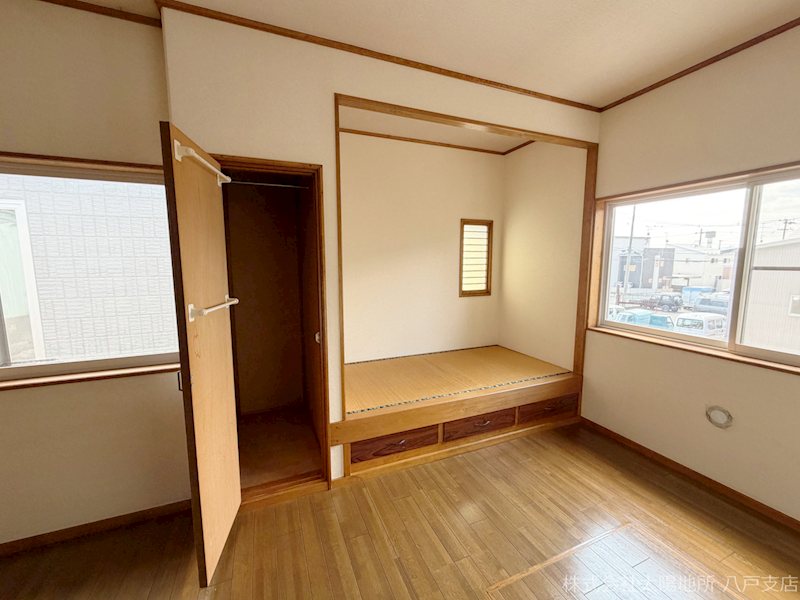 八戸市類家5丁目　中古戸建 内観写真（リビング以外の居室）