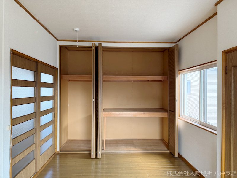 八戸市類家5丁目　中古戸建 内観写真（収納）
