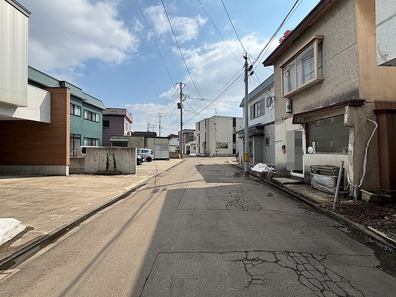 【収益物件】中央二丁目店舗付住宅 現地写真（前面道路含む現地写真）