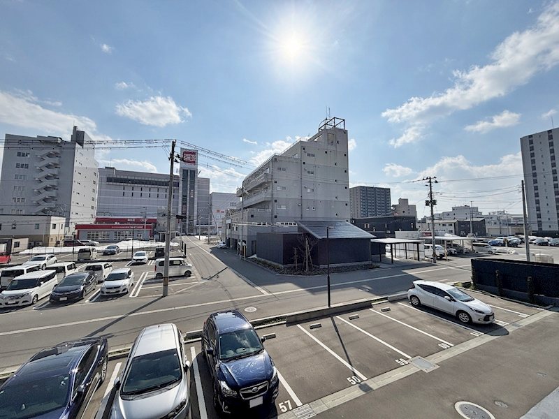 レーベン弘前 THE MID TOWER　204号 現地写真（バルコニー）