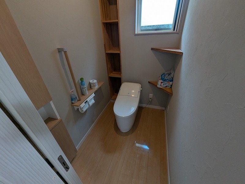 つがる市木造浮巣4-1　中古住宅 内観写真（トイレ）
