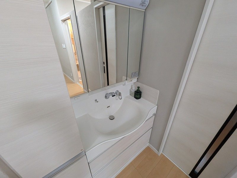 つがる市木造浮巣4-1　中古住宅 内観写真（洗面台・洗面所）