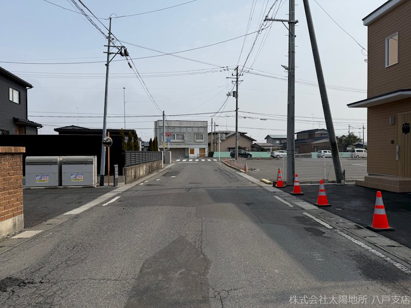 八戸市大字長苗代字内舟渡　F棟 現地写真（前面道路含む現地写真）