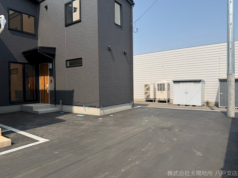 八戸市沼館　A棟 現地写真（駐車場）