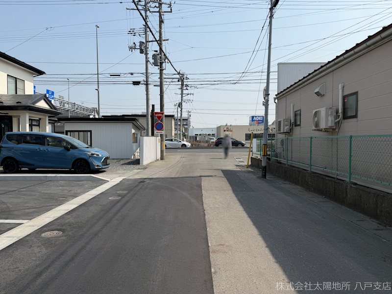 八戸市沼館　A棟 現地写真（前面道路含む現地写真）