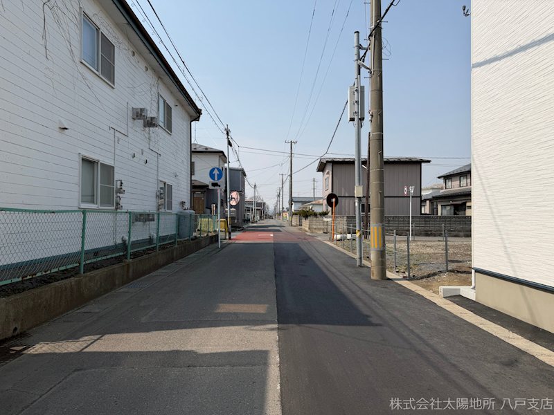 八戸市沼館　Ｃ棟 現地写真（前面道路含む現地写真）