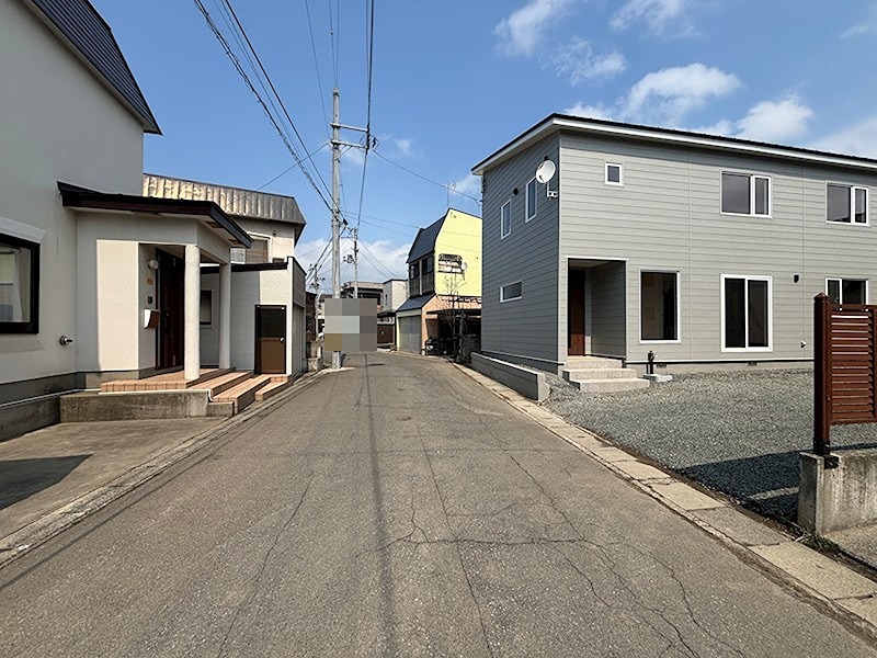 青森県青森市金沢５丁目 現地写真（前面道路含む現地写真）
