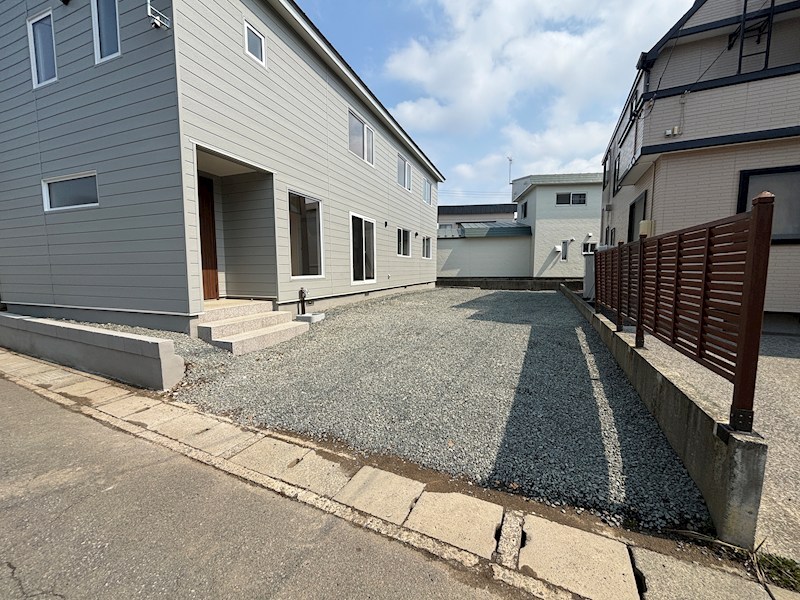 青森県青森市金沢５丁目 現地写真（駐車場）