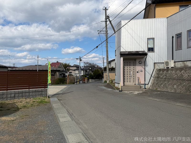 八戸市根城7丁目　中古戸建 現地写真（前面道路含む現地写真）