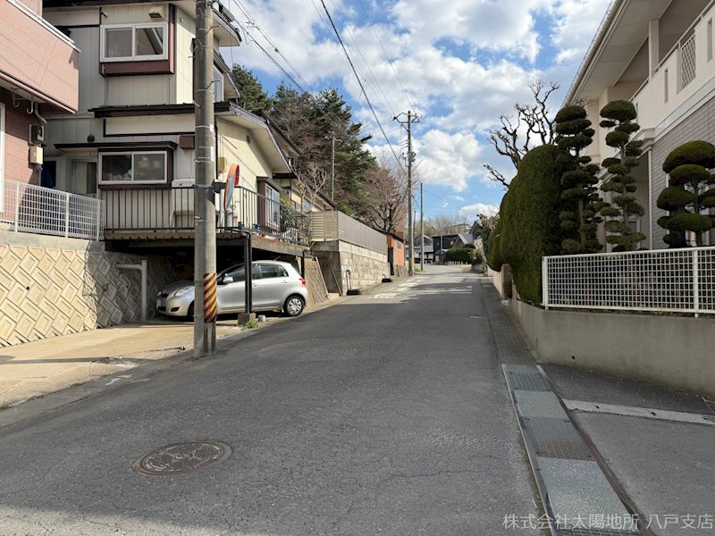 八戸市根城7丁目　中古戸建 現地写真（前面道路含む現地写真）