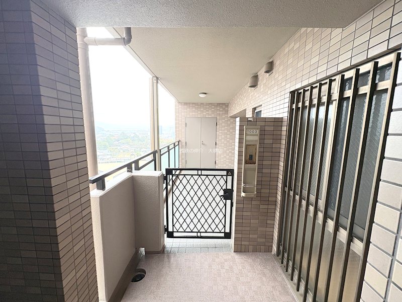 サーパス西城内一番館 現地写真（玄関）