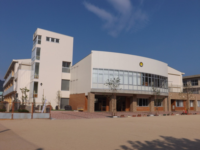 香住区山手の土地 小学校