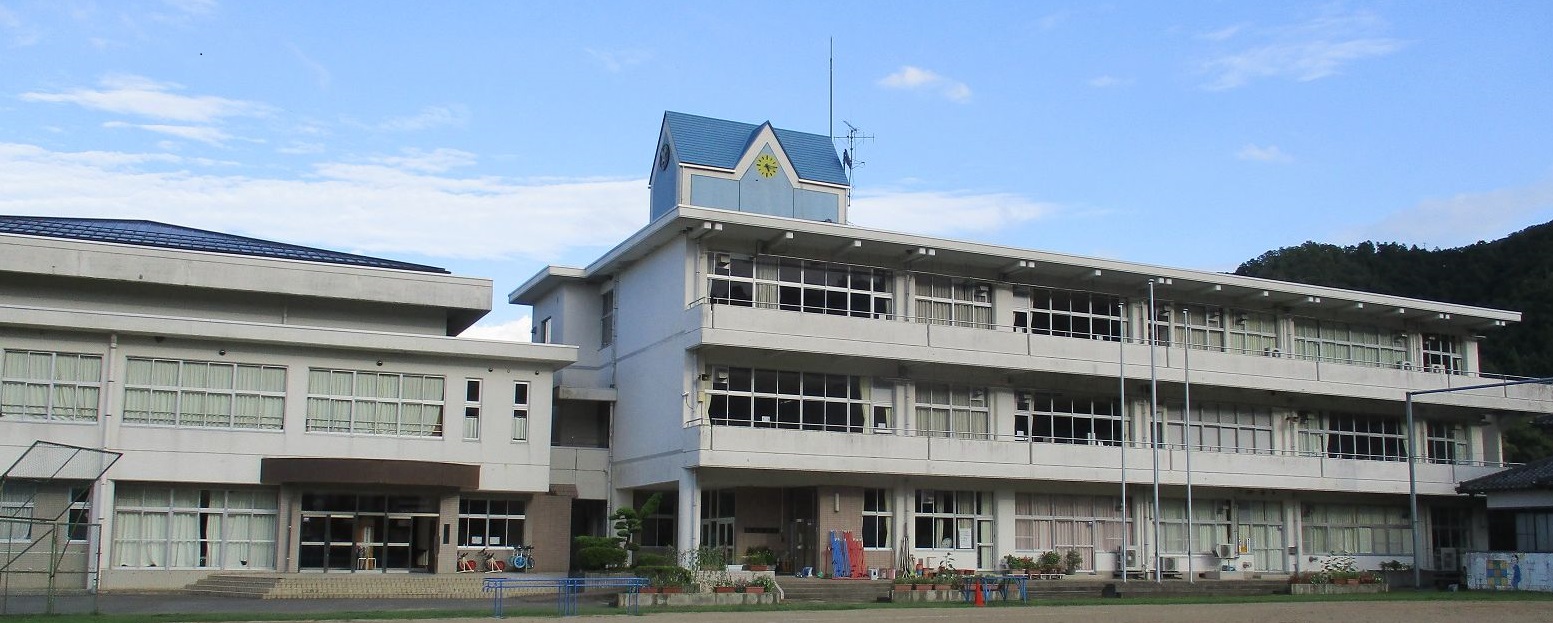 兵庫県養父市八鹿町宿南 小学校