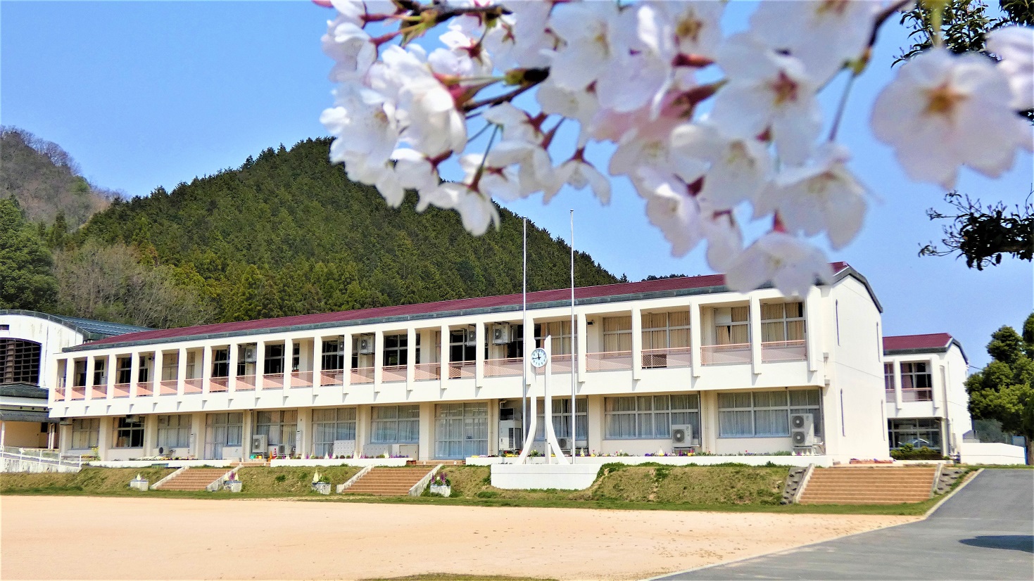 兵庫県朝来市伊由市場 小学校