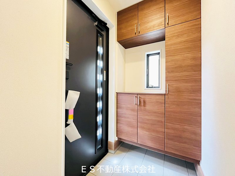 《リーブルガーデン》豊明市二村台1丁目　新築分譲住宅　全2棟　2号棟 現地写真（玄関）
