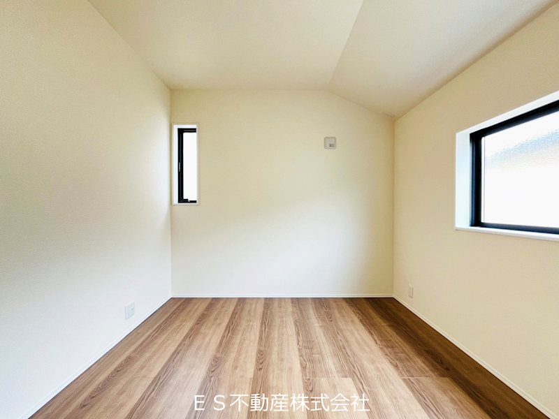 《リーブルガーデン》豊明市二村台1丁目　新築分譲住宅　全2棟　2号棟 内観写真（リビング以外の居室）