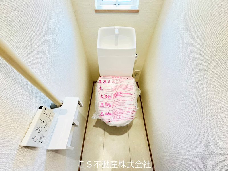 《ハートフルタウン》豊明市栄町西大根　新築分譲住宅　限定1棟 現地写真（玄関）