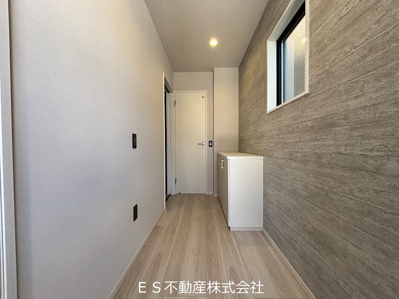 《LIGARE-KIS》緑区鳴海町3期　新築分譲住宅　限定1棟 現地写真（玄関）