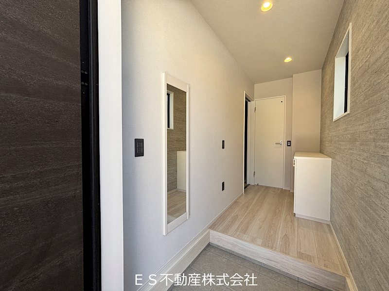 《LIGARE-KIS》緑区鳴海町3期　新築分譲住宅　限定1棟 現地写真（玄関）