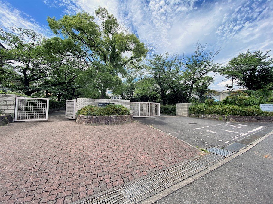 《ハートフルタウン》東海市東海町2丁目13番　新築分譲住宅　全2棟 中学校