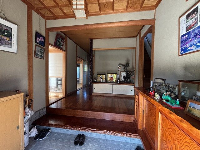 高松市中山町中古戸建 現地写真（玄関）