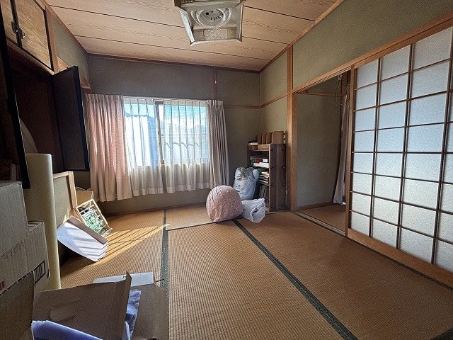 高松市中山町中古戸建 内観写真（リビング以外の居室）