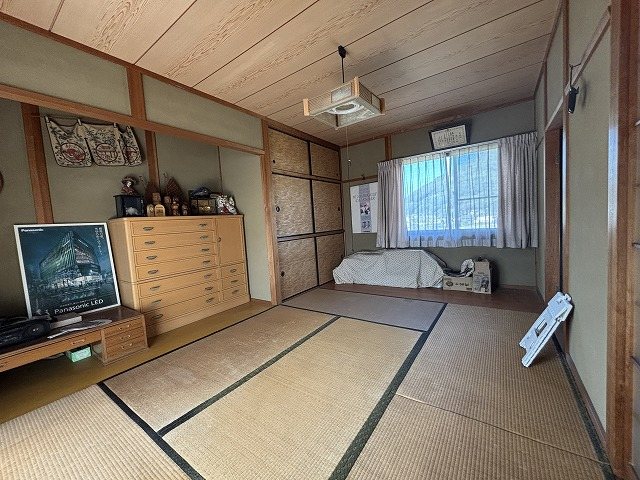 高松市中山町中古戸建 内観写真（リビング以外の居室）