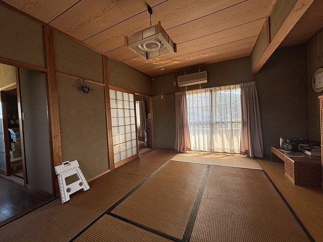 高松市中山町中古戸建 内観写真（リビング以外の居室）