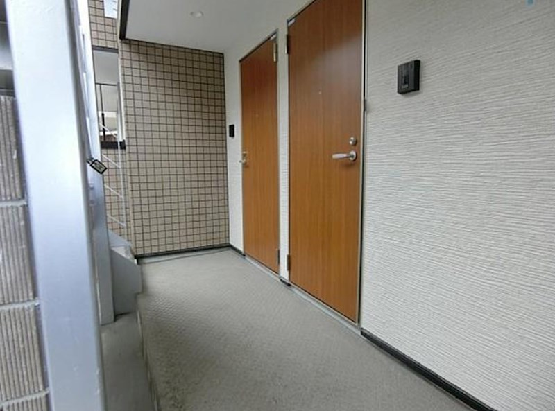 東京都足立区千住寿町 現地写真（玄関）