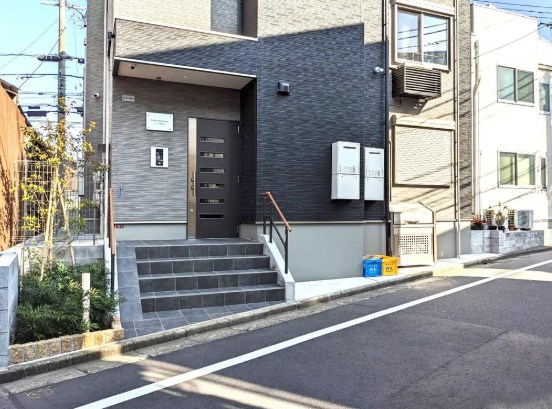 東京都杉並区和泉２丁目 現地写真（玄関）