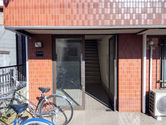 東京都立川市栄町４丁目 現地写真（玄関）