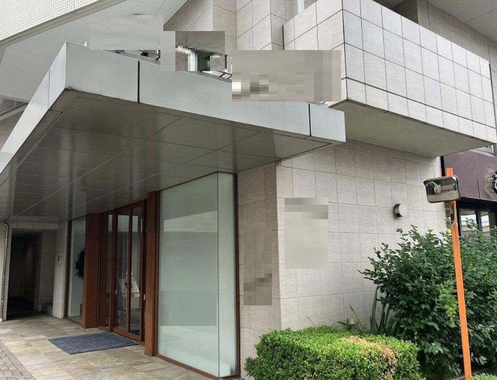東京都港区南麻布４丁目 現地写真（玄関）