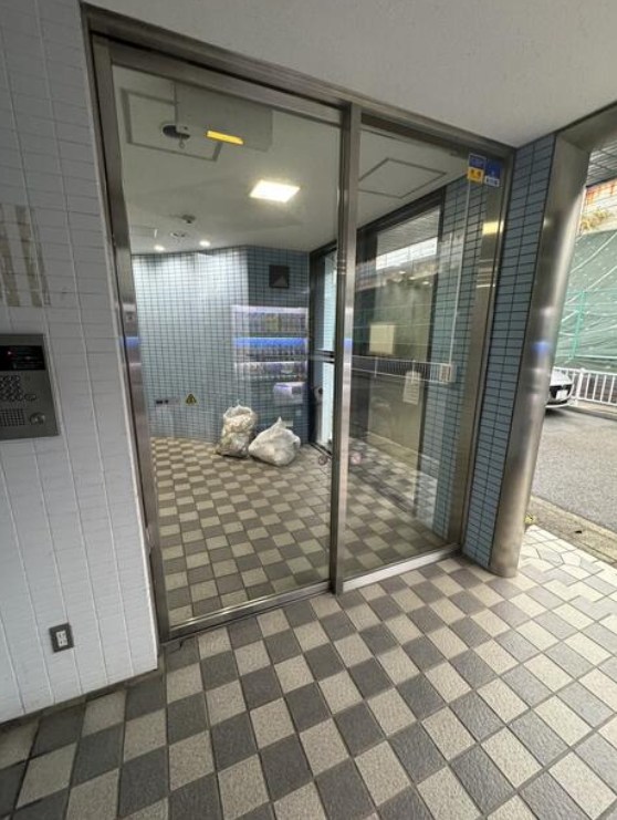 神奈川県藤沢市藤沢４丁目 現地写真（玄関）