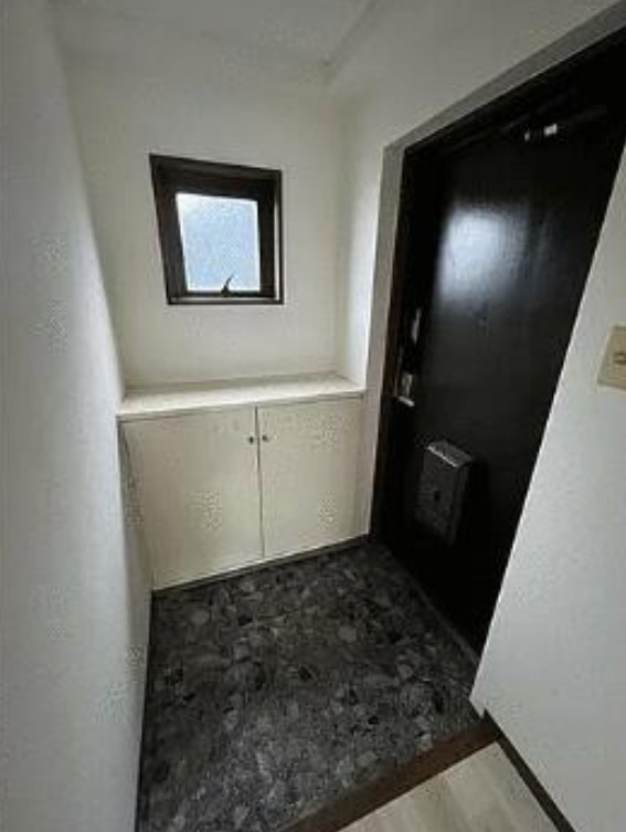 埼玉県草加市瀬崎３丁目 現地写真（玄関）