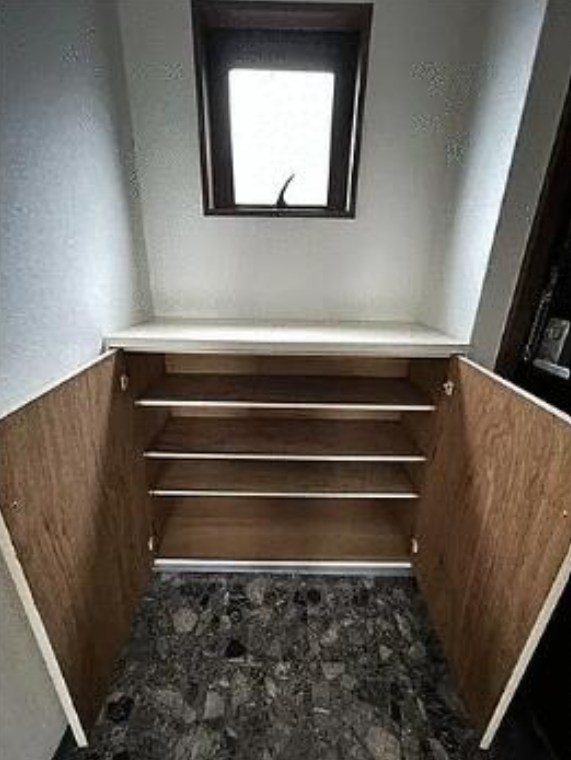 埼玉県草加市瀬崎３丁目 現地写真（玄関）