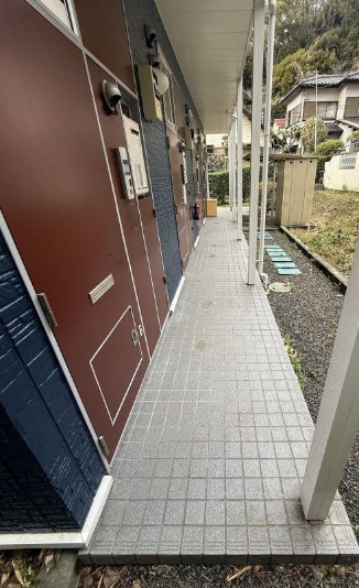 神奈川県横須賀市大津町４丁目 現地写真（玄関）