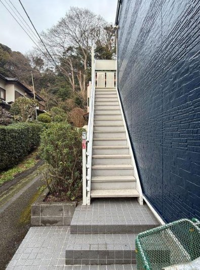 神奈川県横須賀市大津町４丁目 現地写真（玄関）