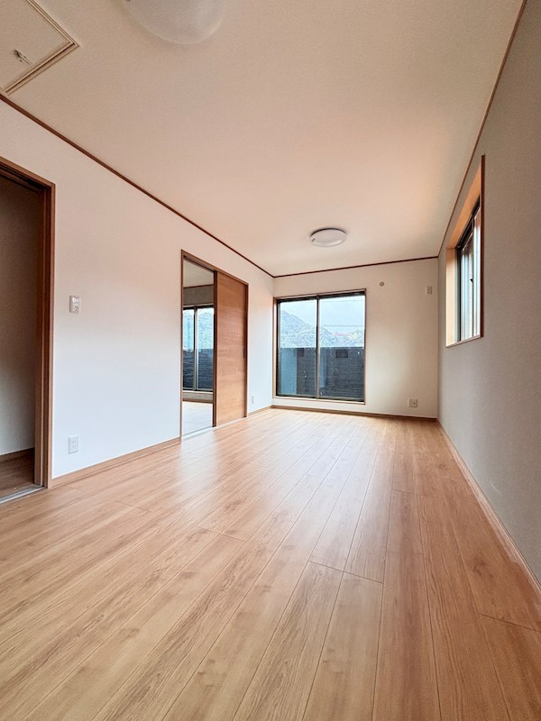 中山町建売 内観写真（リビング以外の居室）