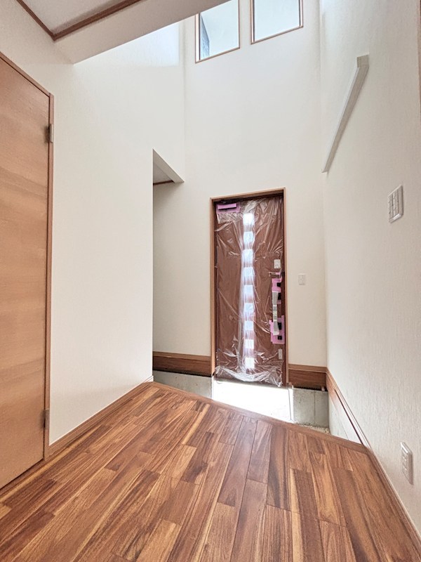 中山町建売 現地写真（玄関）