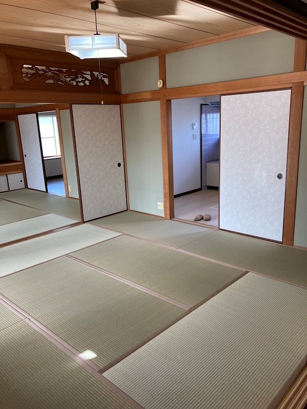 平川町一戸建て 内観写真（リビング）