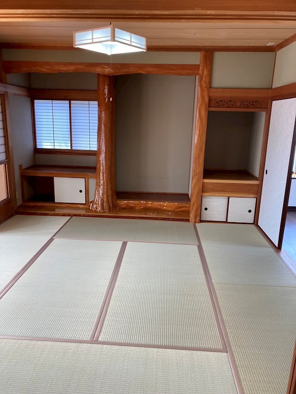 平川町一戸建て 内観写真（リビング以外の居室）